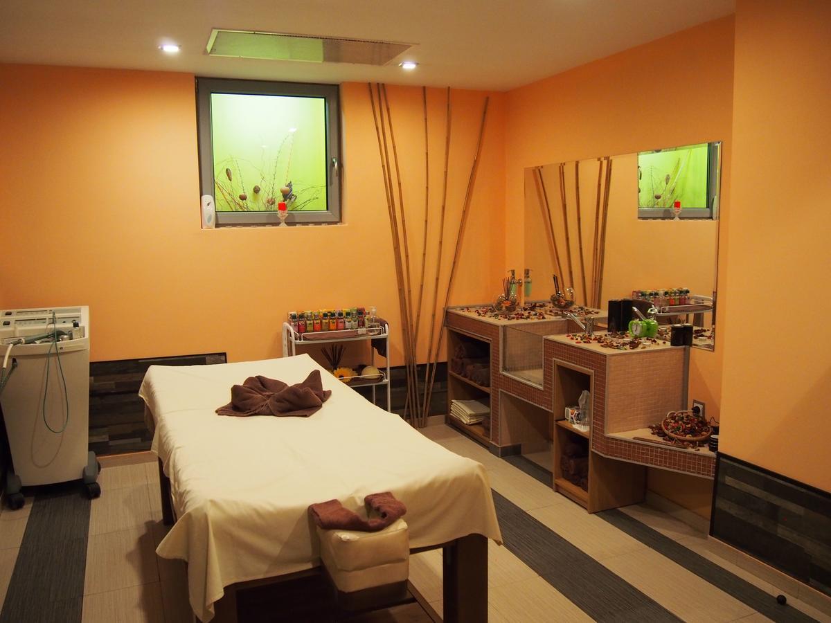 Spa Hotel Ata วาร์เชทส์ ภายนอก รูปภาพ